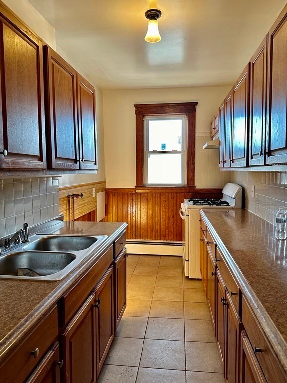 60 Easton St unit 2, Lawrence, MA 01843 - photo 3