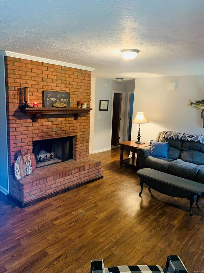 LIVING ROOM WOOD BURNING FIREPLACE
