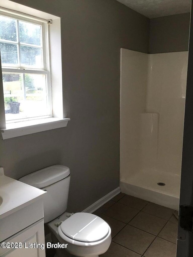 2301 Howard 1st foor bathroom