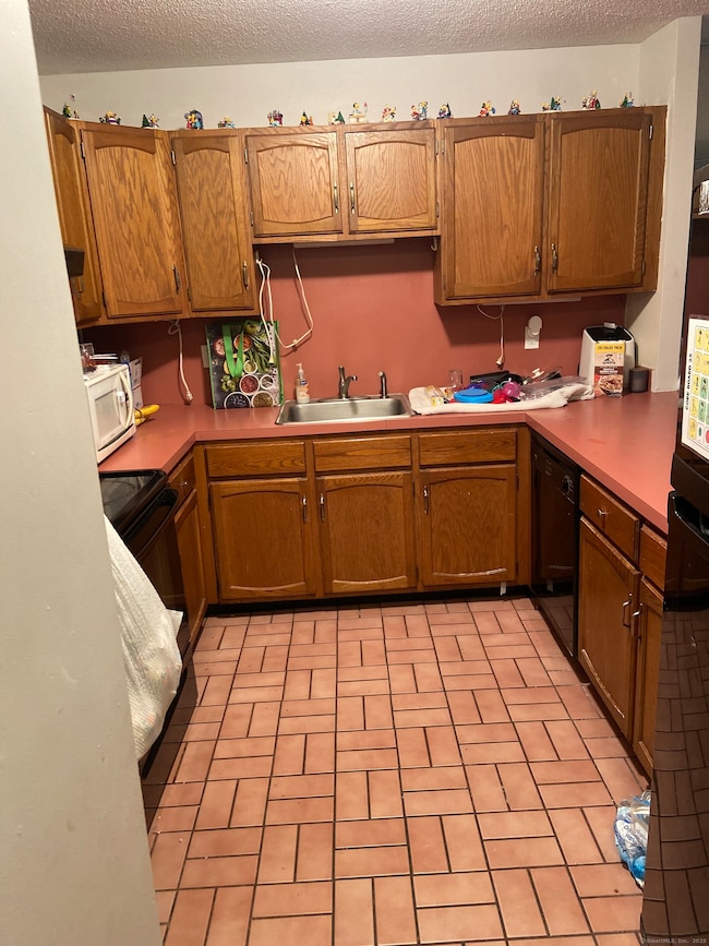 1274 E Main St unit D27, Meriden, CT 06450 - photo 2