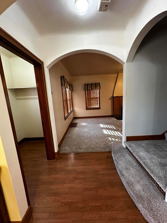 624 E 4th Ave, Mitchell, SD 57301 - photo 5