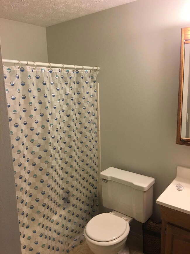 Upstairs Full Bathroom
