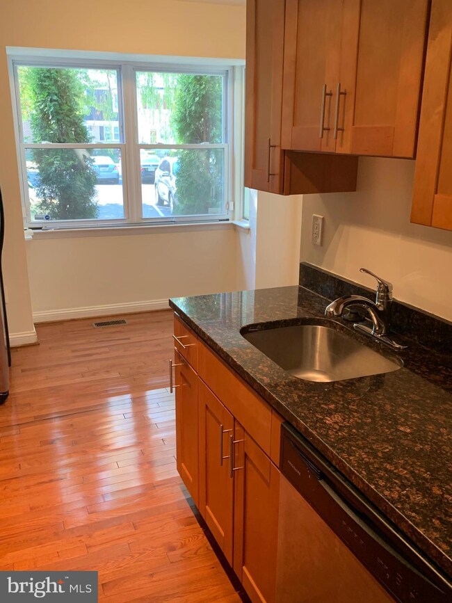 7055 Palamar Terrace, Lanham, MD 20706 - photo 4