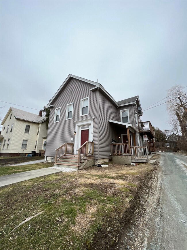38 Pine St, Rutland, VT 05701 - photo 3