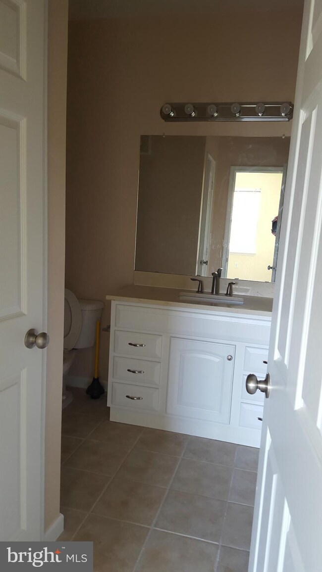 19608 Galway Bay Cir, Germantown, MD 20874 - photo 4