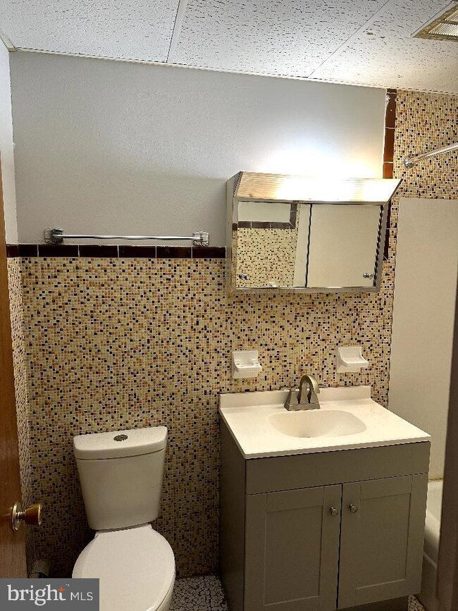 17 S 2nd St unit E, Quakertown, PA 18951 - photo 5