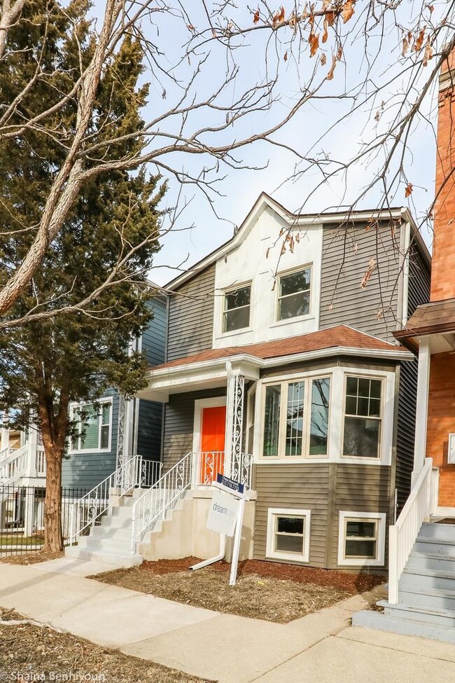 3131 N Christiana Ave, Chicago, IL 60618 - photo 2