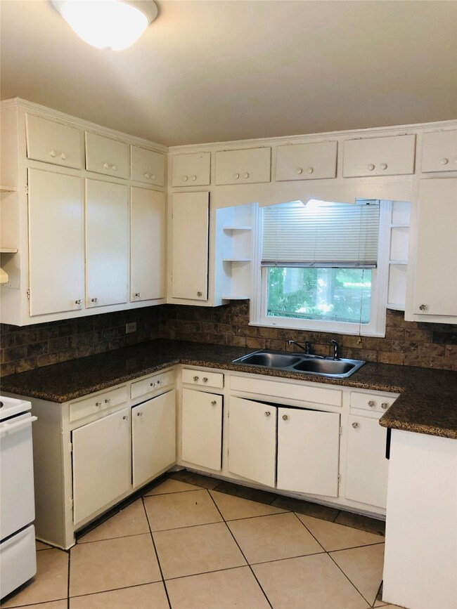 1302 Dudley St, Richmond, TX 77469 - photo 6