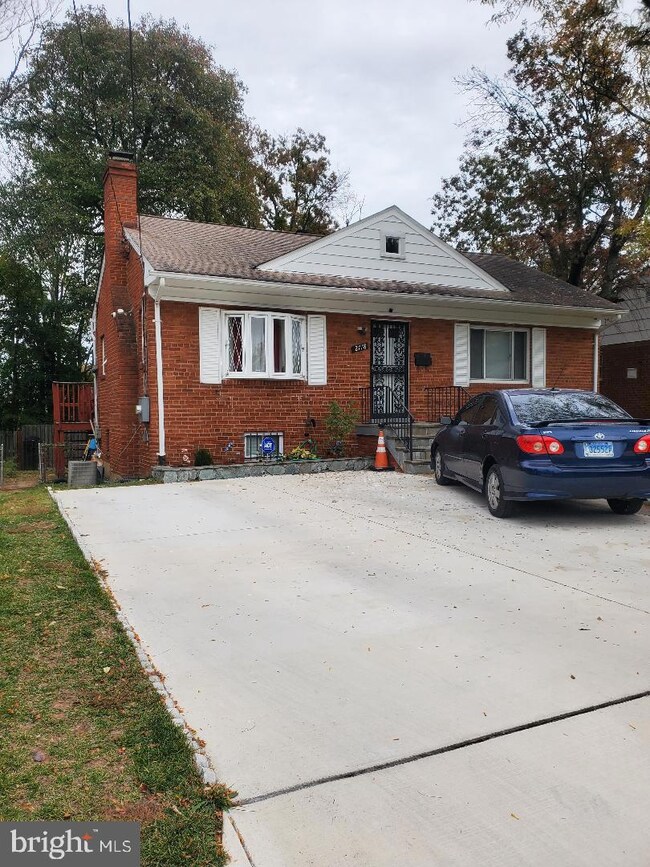 2718 Hawthorne Terrace, Hyattsville, MD 20785 - photo 2