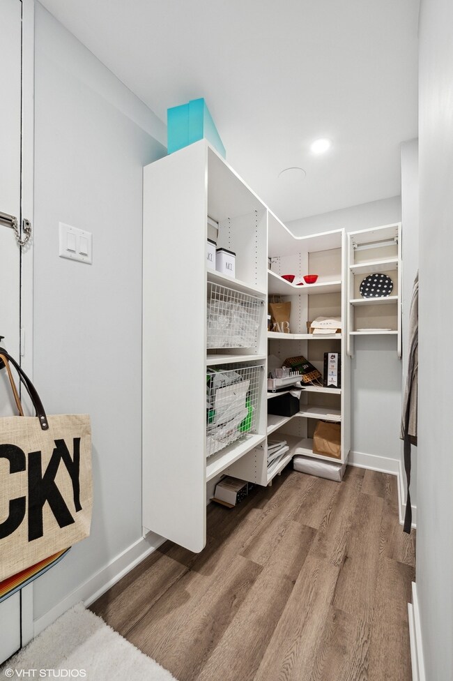 175 E Delaware Place unit 5609, Chicago, IL 60611 - photo 7