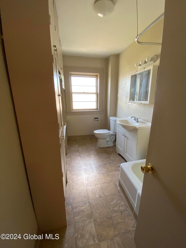 461 State St unit 3R, Albany, NY 12203 - photo 7