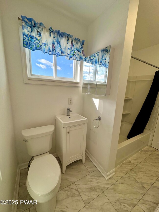 1105 1105 12 Rundle unit 1/2, Afton, PA 18504 - photo 4