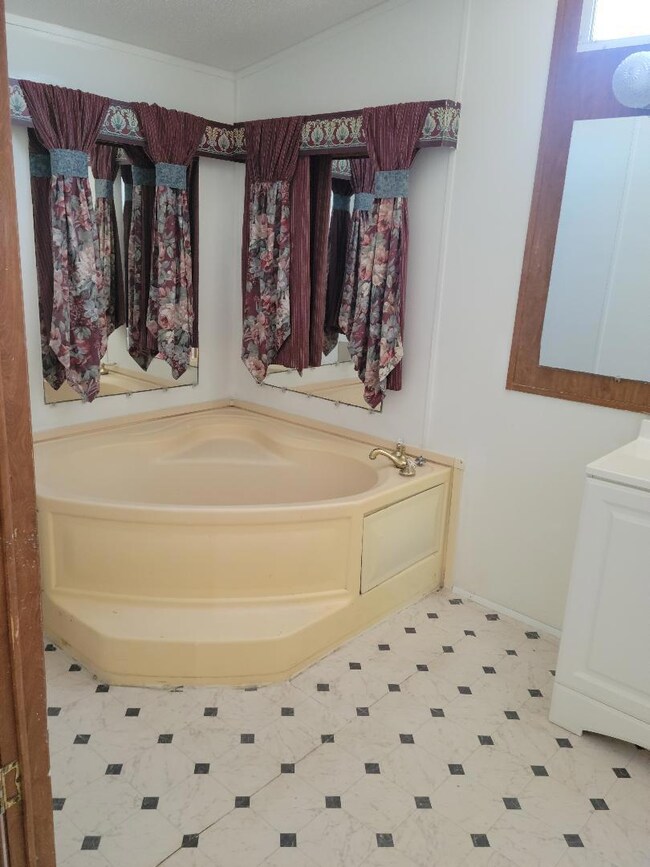 615 Lomaland Dr unit 74, El Paso, TX 79907 - photo 5