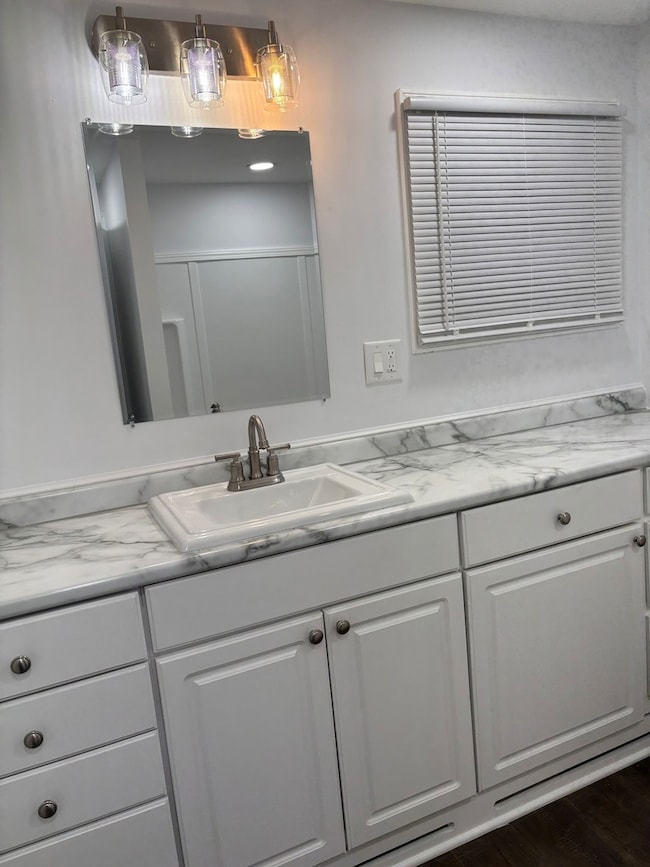 445 Lucile Ave, Elgin, IL 60120 - photo 4