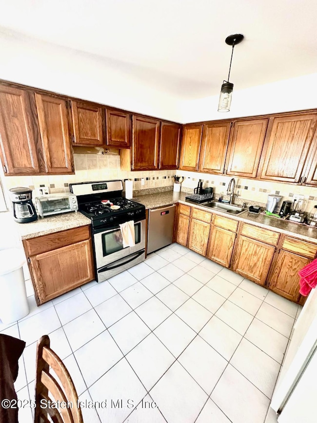 80 Country Dr N, Staten Island, NY 10314 - photo 7