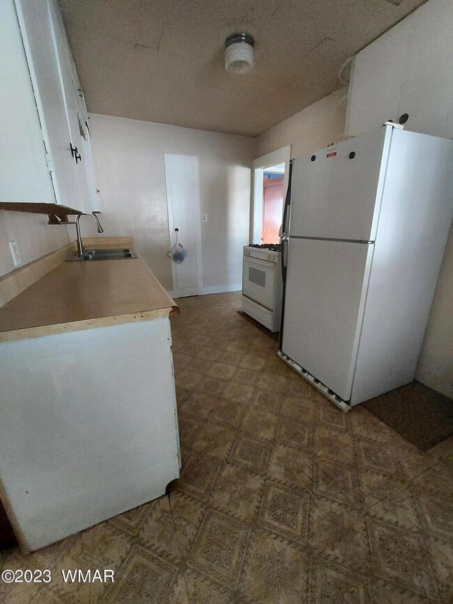 505 W Maple St, Winslow, AZ 86047 - photo 7