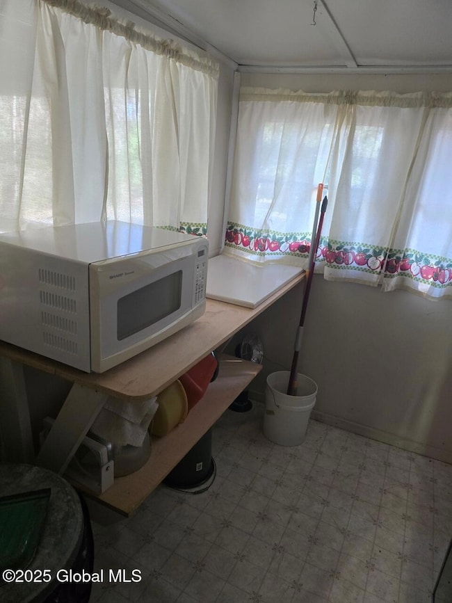 Cabinkitchen2