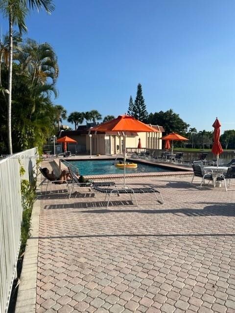 2001 Atlantic Shores Blvd unit 105, Hallandale Beach, FL 33009 - photo 4