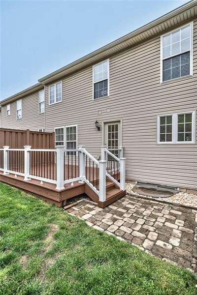 Immaculate Updated 3 Bedroom 2.5 Bath Townhome fea