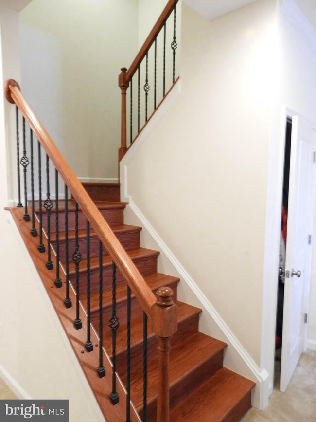 42287 Lancaster Woods Square, Chantilly, VA 20152 - photo 3