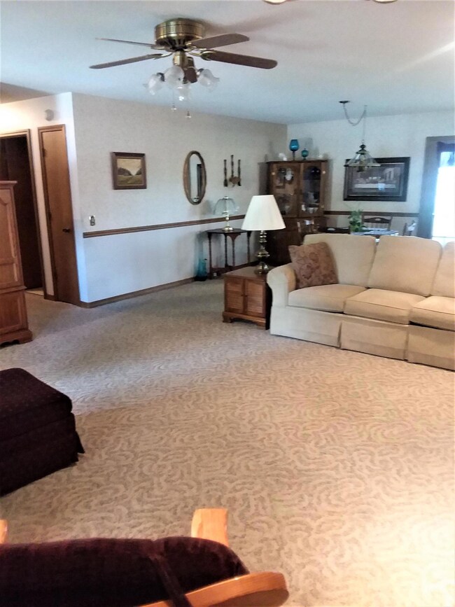 2017 S Hedgewood Dr, Bolivar, MO 65613 - photo 5