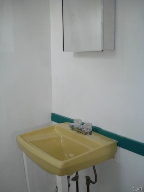 522 Bradley St, Bethlehem, PA 18015 - photo 5