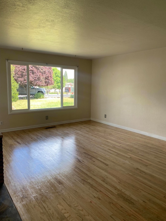 1726 Kane St, Klamath Falls, OR 97603 - photo 7