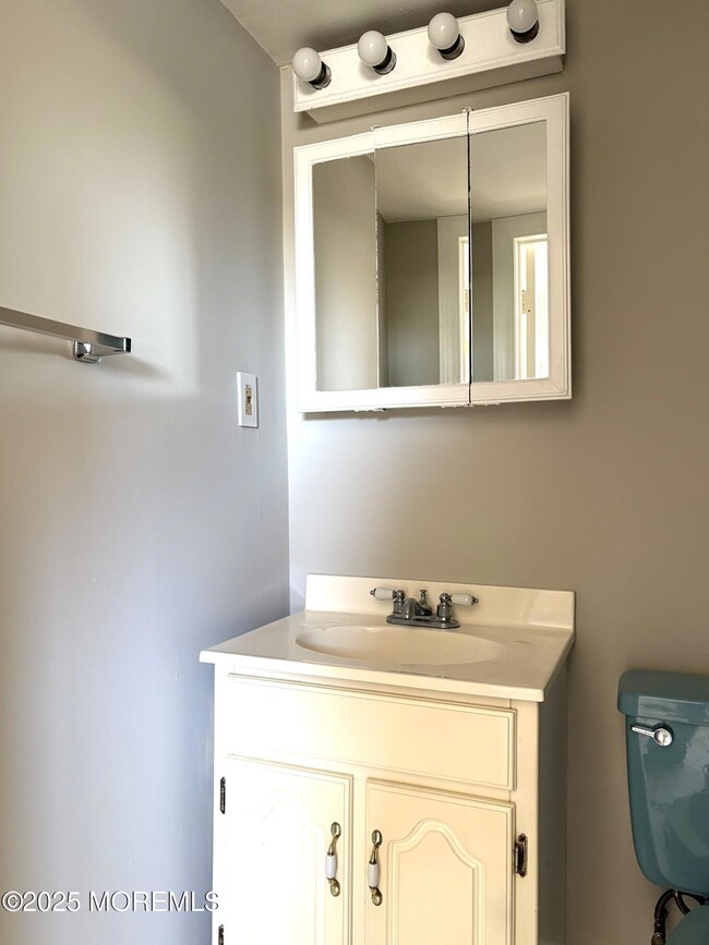 672 Shore Concourse unit B, Keyport, NJ 07735 - photo 5