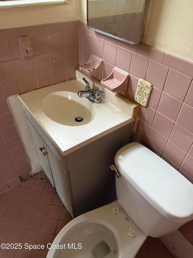 3042 Plummer Cir, Melbourne, FL 32901 - photo 3