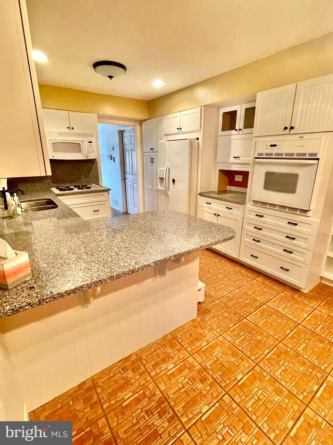 12711 Hoven Ln, Bowie, MD 20716 - photo 7