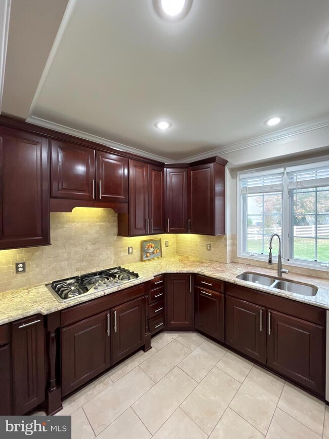 2816 Crossfields Way, Herndon, VA 20171 - photo 3