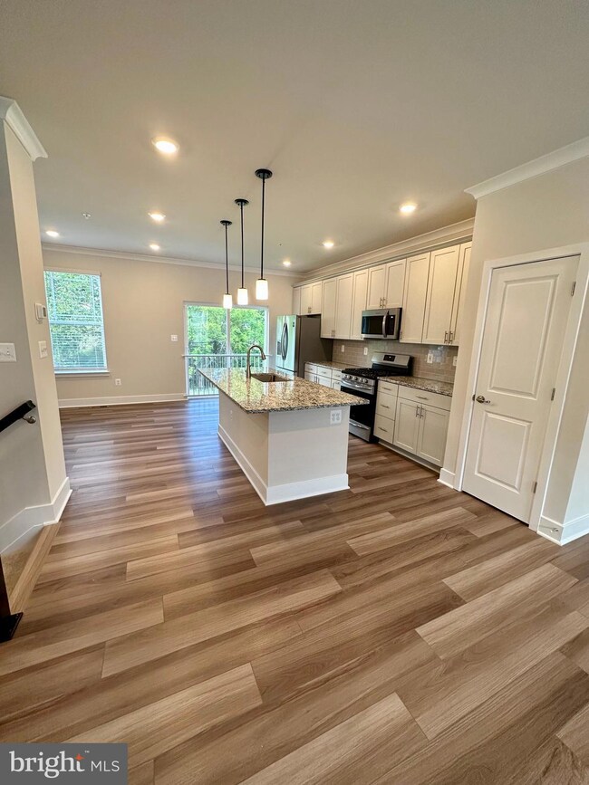 2318 Woodlands Rd, Woodlawn, MD 21244 - photo 4