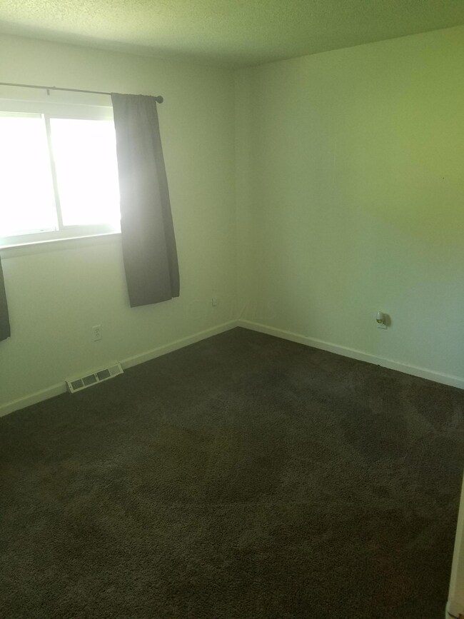 2670 Glenbriar St, Columbus, OH 43232 - photo 5