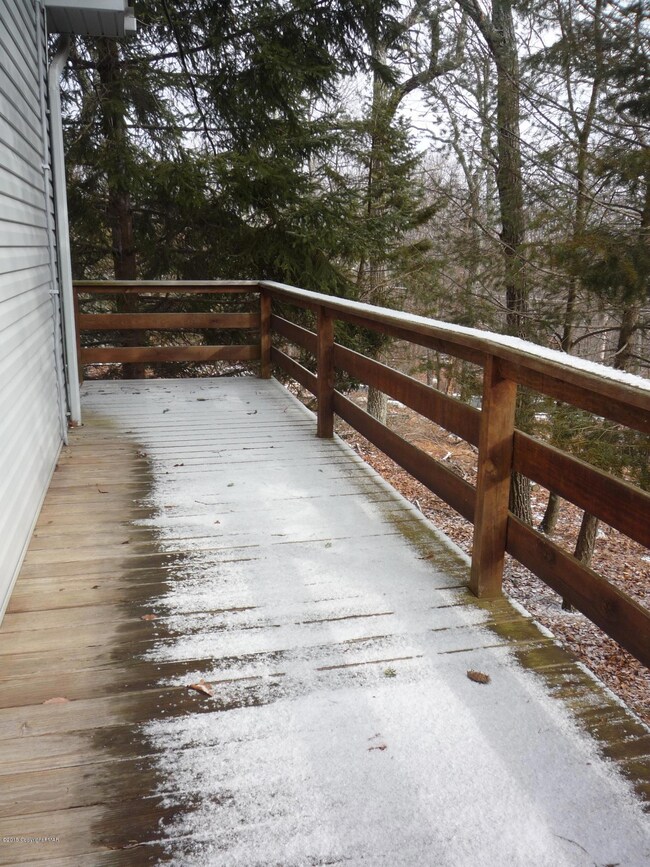 348 Mockingbird Ct, Pocono Mountain Lake Estates, PA 18324 - photo 3