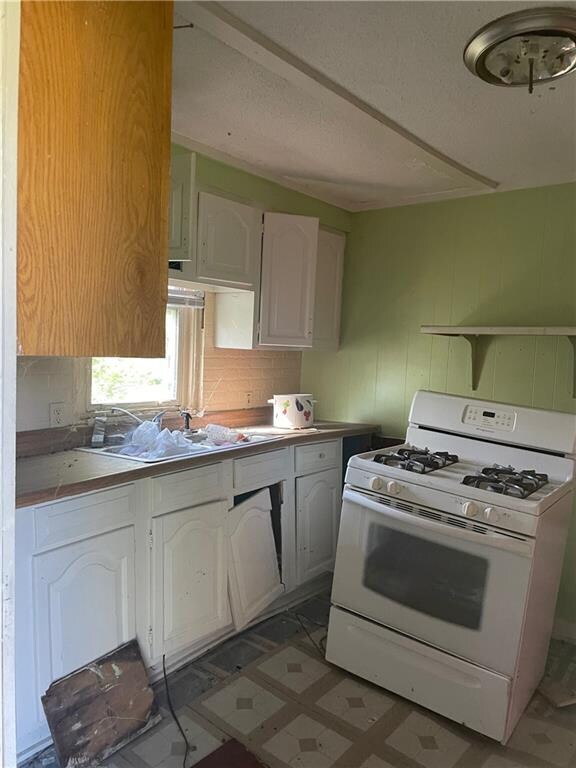 4230 NE 32nd St, Des Moines, IA 50317 - photo 2