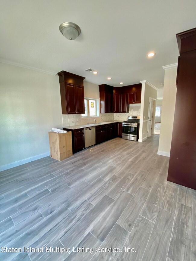 53 Parkinson Ave, Staten Island, NY 10305 - photo 6