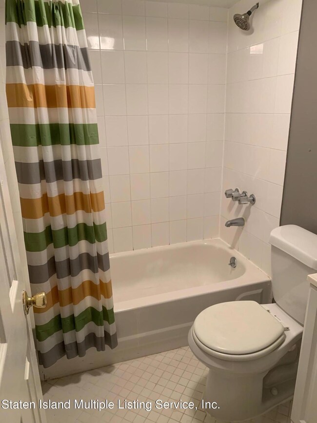 63 Timber Ridge Dr, Staten Island, NY 10306 - photo 4