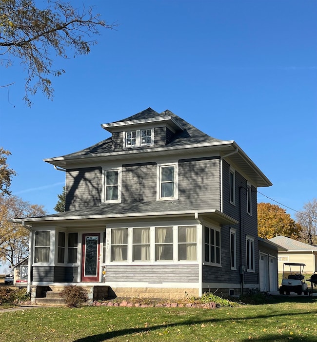 601 W Robins Ave, Graettinger, IA 51342 - photo 2