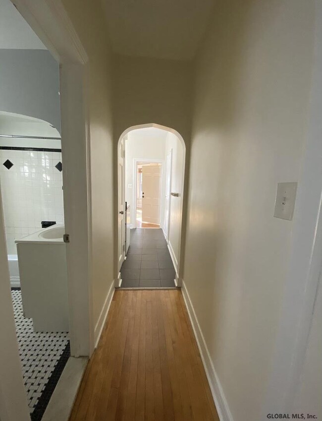 41 S Manning Blvd unit 2nd Floor Front, Albany, NY 12203 - photo 2