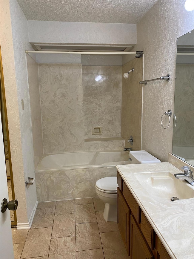 Bathroom with jacuzzi tub/shower / bath combinatio