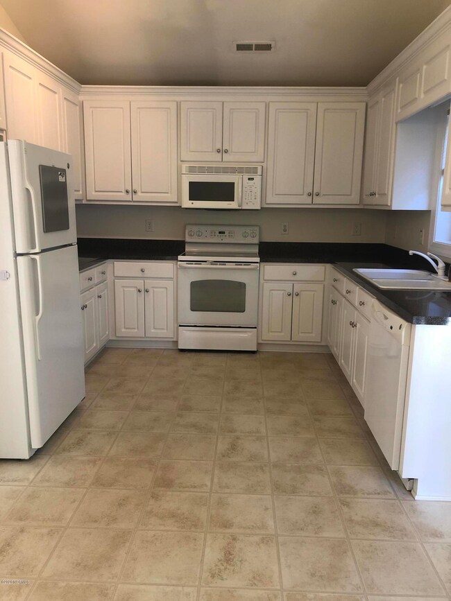 2420 Sawgrass Dr, Winterville, NC 28590 - photo 4