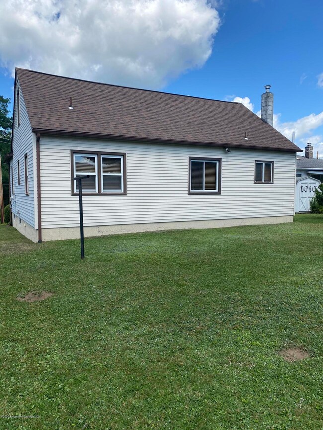 723 W Oak St, Old Forge, PA 18518 - photo 4