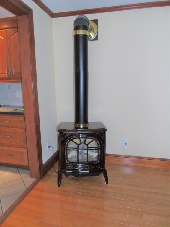 18 Lathrop St, Salem, MA 01970 - photo 4