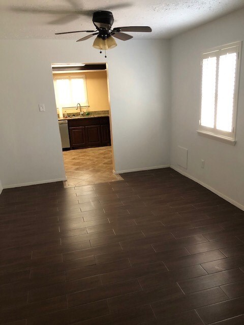 8606 Carriage Creek Dr, Houston, TX 77064 - photo 5