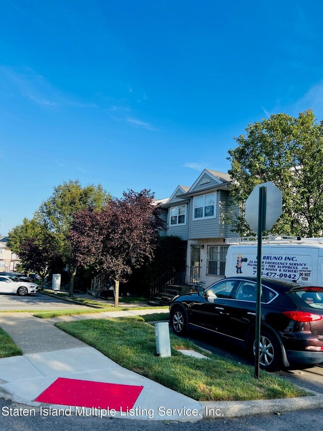 28 Sky Ln, Staten Island, NY 10304 - photo 2