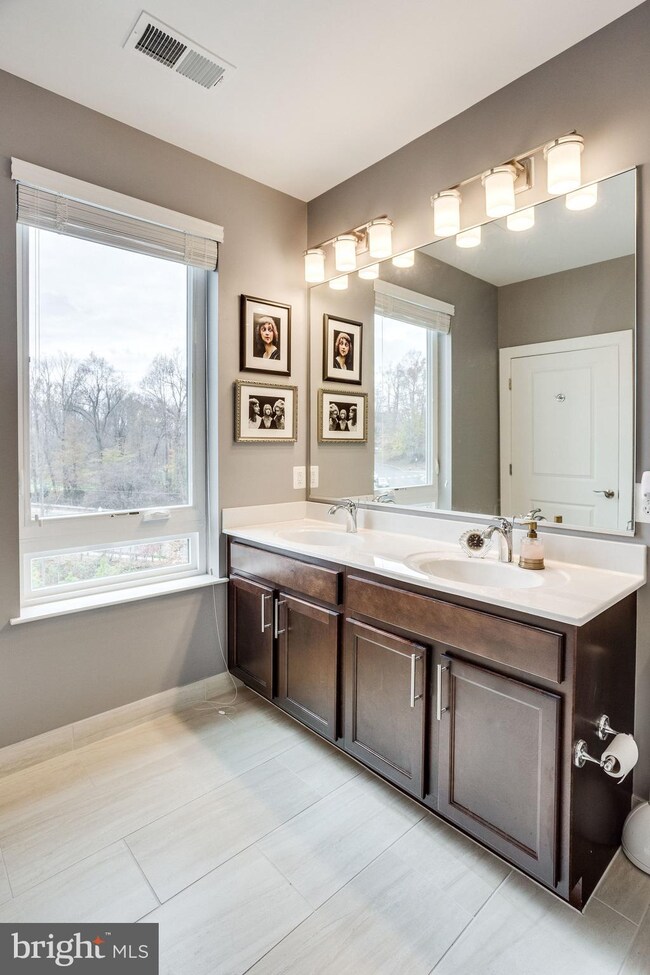 9430 Silver King Ct unit 401, Fairfax, VA 22031 - photo 7