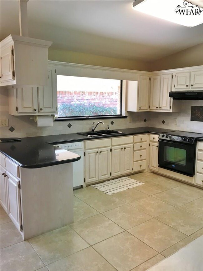 1503 Malcolm Ln, Wichita Falls, TX 76302 - photo 6