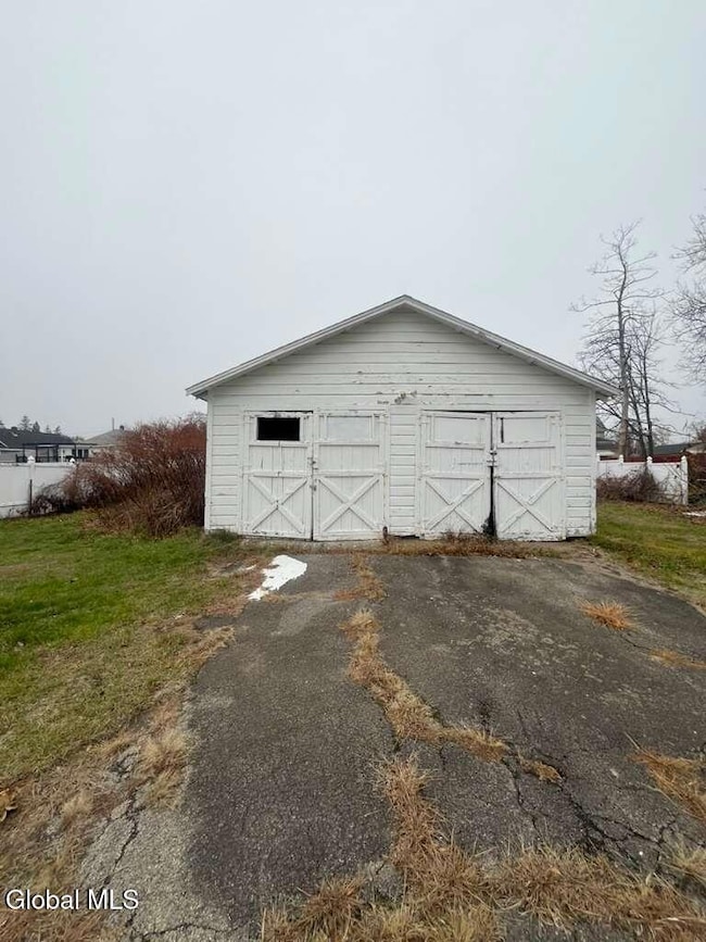 8 Chester St, Schenectady, NY 12304 - photo 4