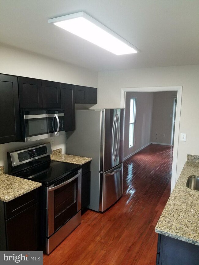 7019 Cipriano Woods Ct, Lanham, MD 20706 - photo 4