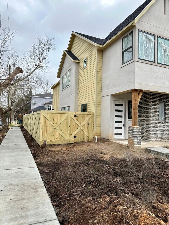 903 E 25th St, Houston, TX 77009 - photo 4